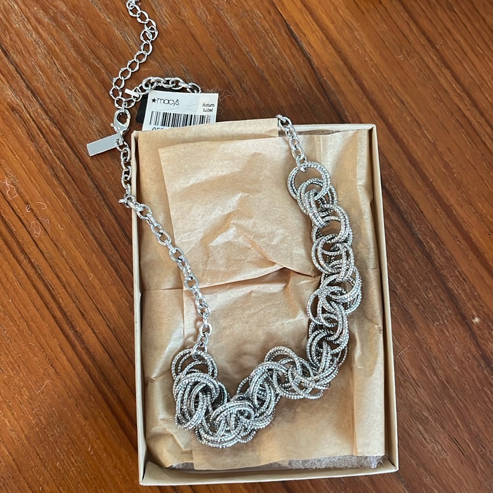 New with tags silver necklace.